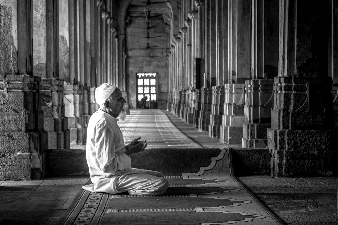 “Manevi Yolculuk: İslam’da Dua ve Meditasyonun Gücü”