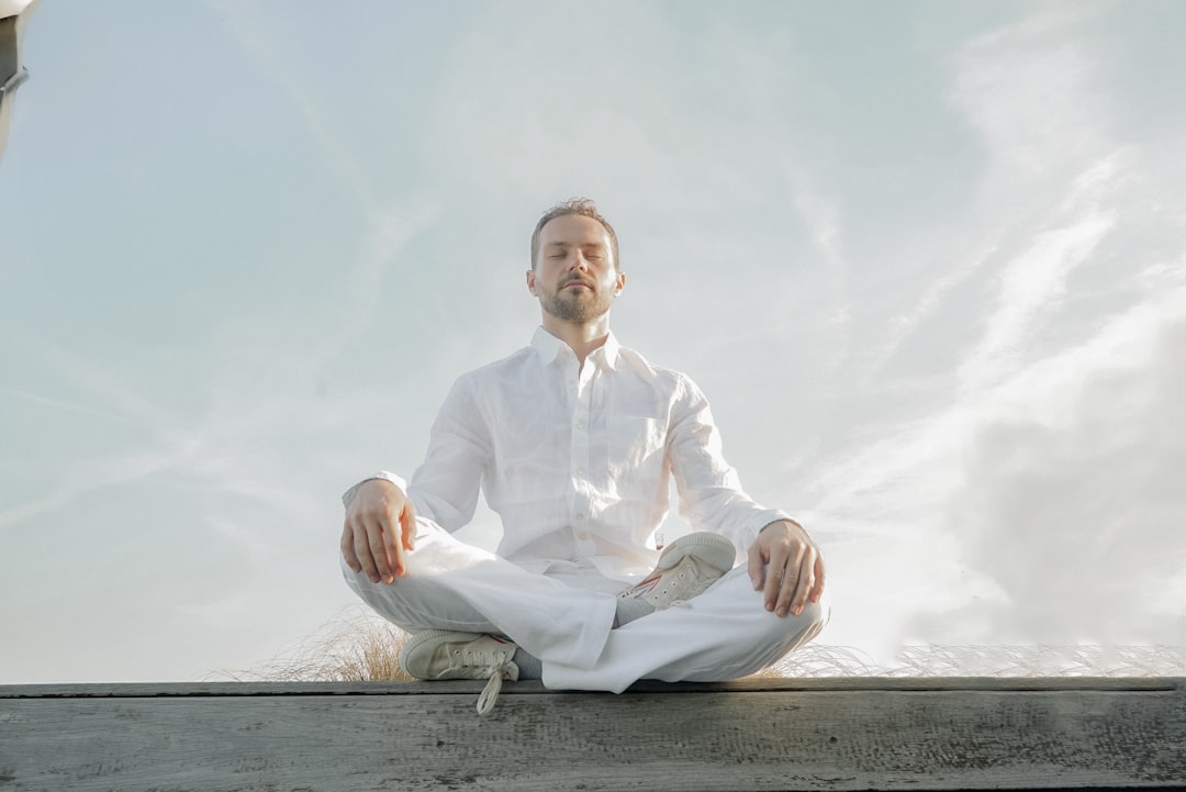 Kapsamlı Meditasyon Rehberi: Günlük Hayatınızı İyileştirecek Etkili Teknikler