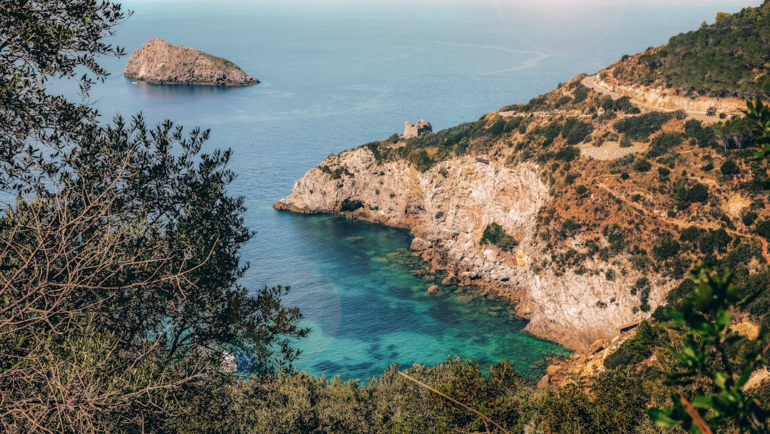 Ege’nin Saklı Cennetleri: Keşfedilmemiş Tatil Rotaları ve Yerel Lezzetler