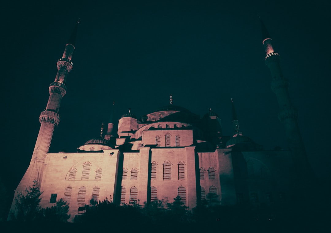 Türkiye’deki Anlam ve Önemiyle Kandil Geceleri ve İslam’daki Yeri