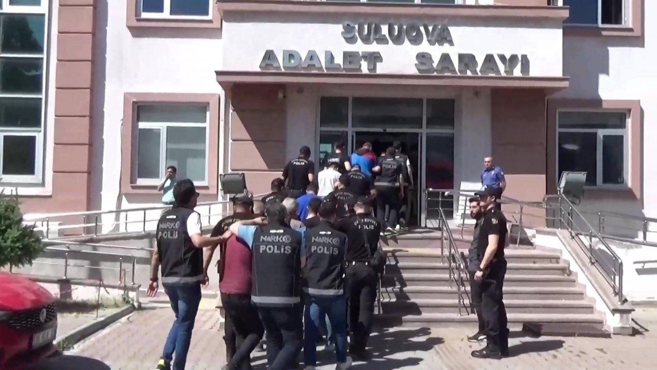 Amasya ve Ankara’da Geniş Kapsamlı Uyuşturucu Baskını: 13 Kişi Hapse Gönderildi