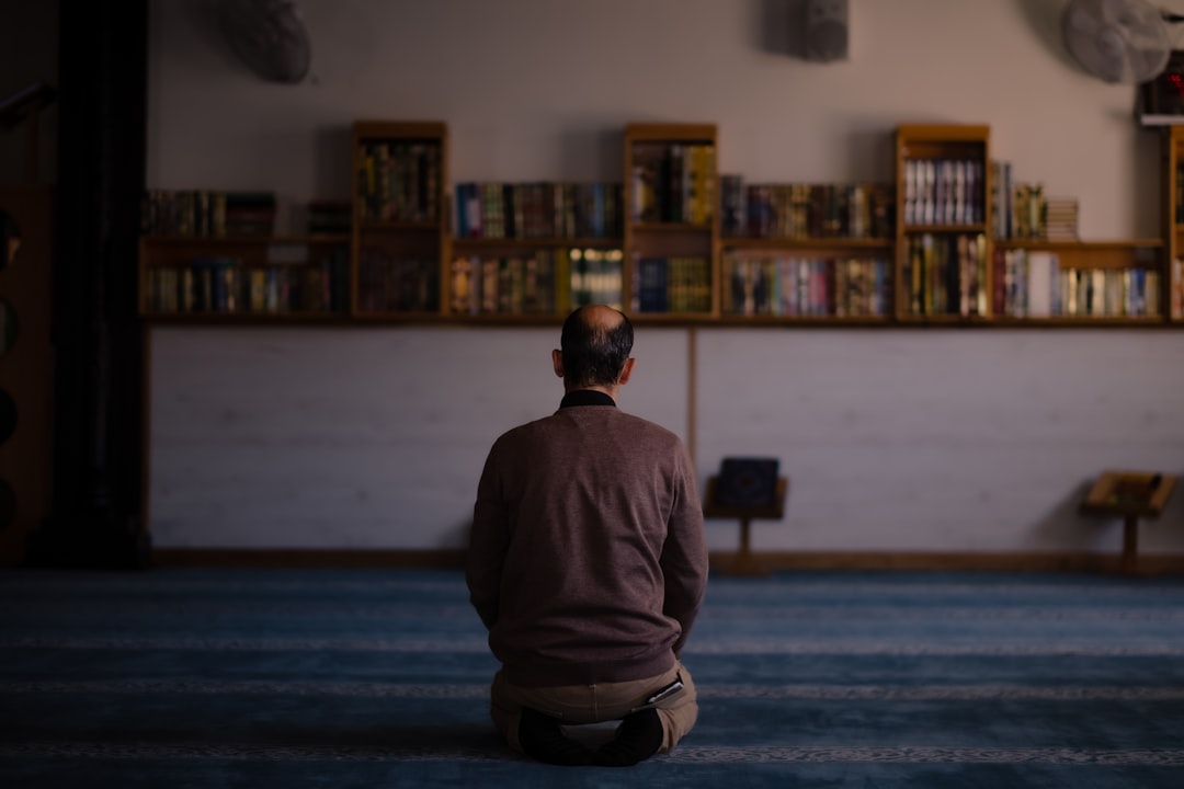 İslam’da Günlük Hayatta Dua ve Zikir Uygulamalarıyla Ruhsal Huzur Sağlamak