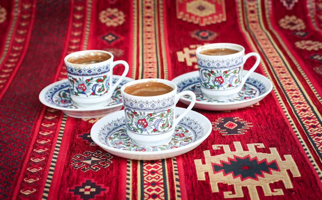 Osmanlı Döneminde Gündelik Hayat: Kahvehanelerin Toplumsal Rolü ve Etkileri