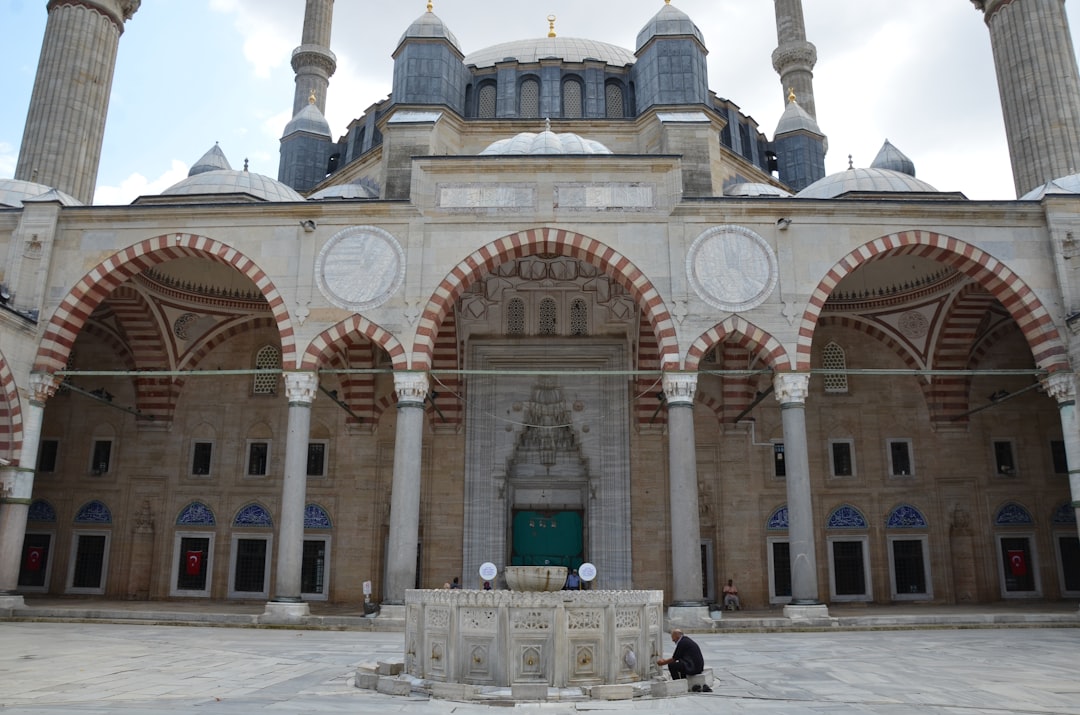 Osmanlı İmparatorluğu’nun Gizli Kalmış Mimari Harikaları: Unutulmuş Eserlerin İzinde
