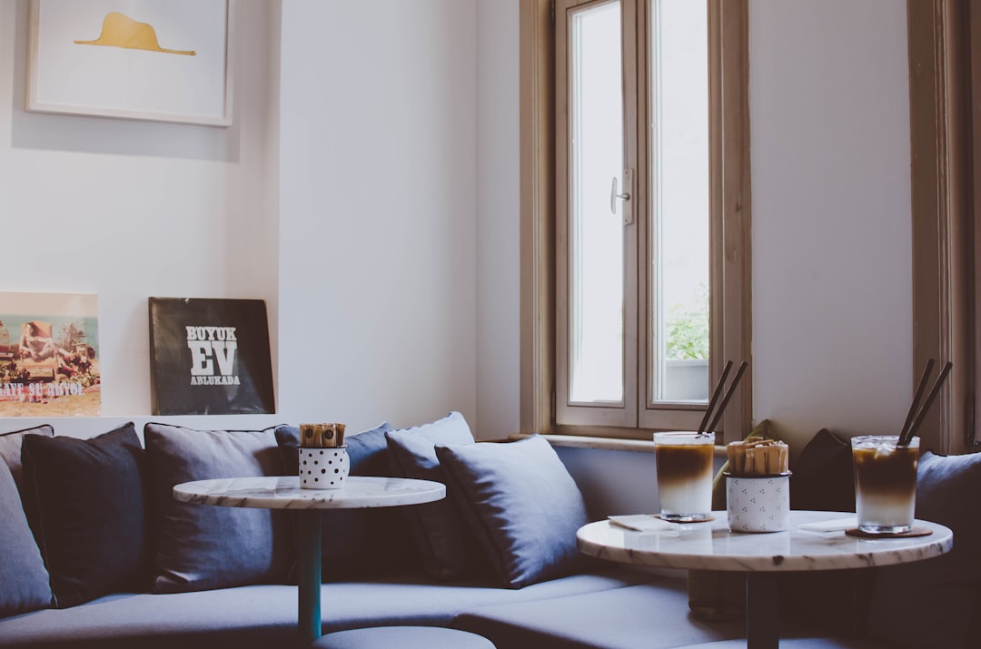 Evde Uygulanabilir Minimalist Yaşam Rehberi ile Hayatınızı Sadeleştirin