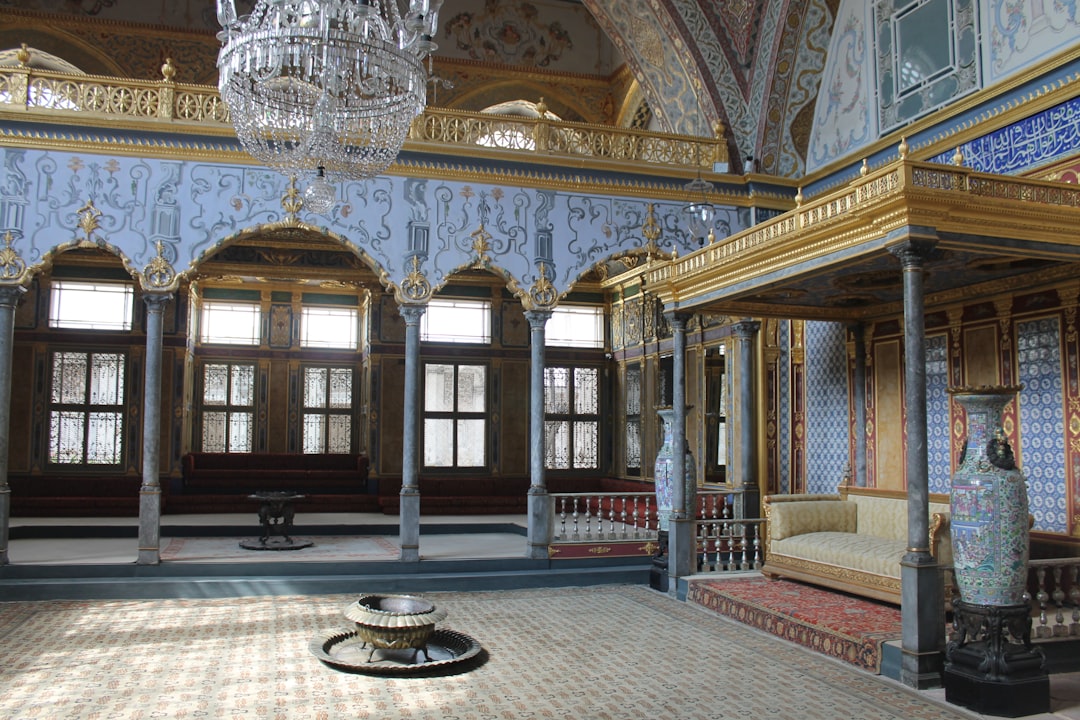 Osmanlı İmparatorluğu’nun Gizemi: Kapalı Kapılar Ardındaki Saray Yaşamı