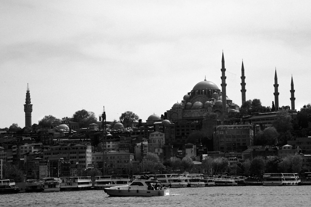 İstanbul’daki Gizemli Tarihi Yapılar ve Efsanelerin İzinde Bir Gezi Rehberi