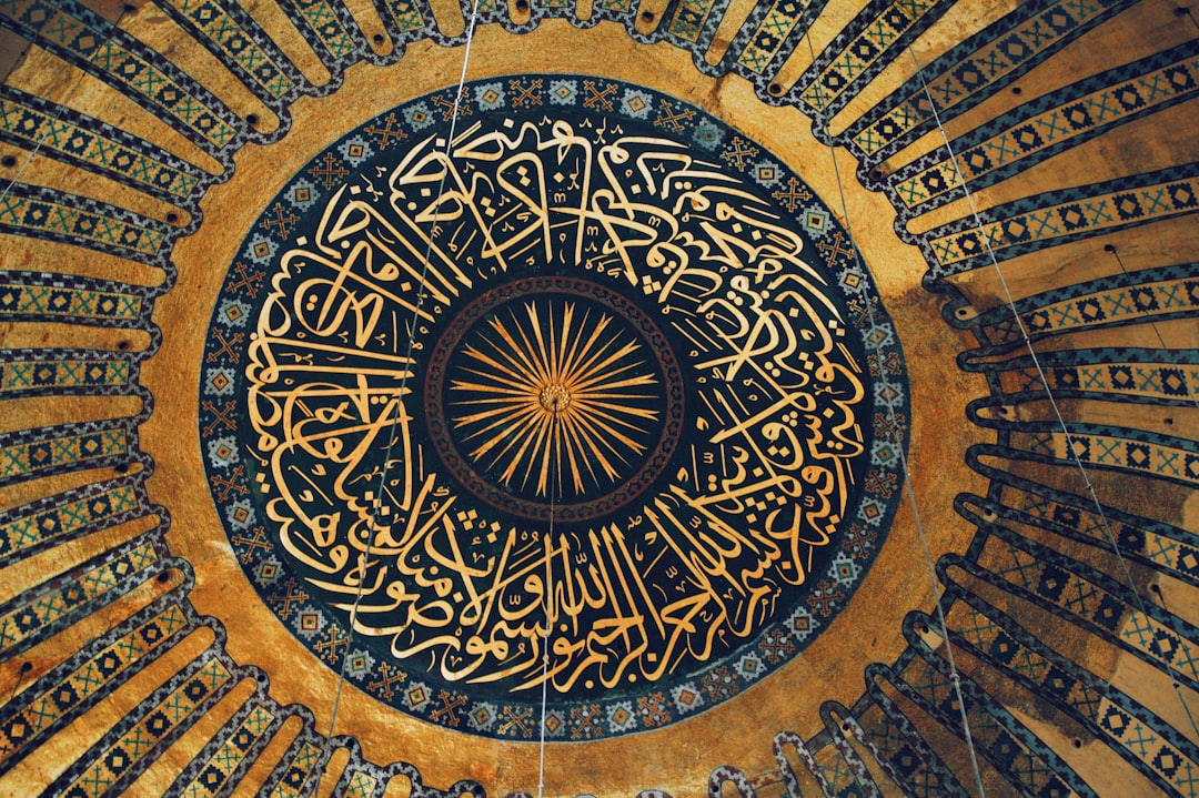 İslam’da Zekat ve Sadaka: Manevi Bereketin Sırları ve Güncel Uygulamalar
